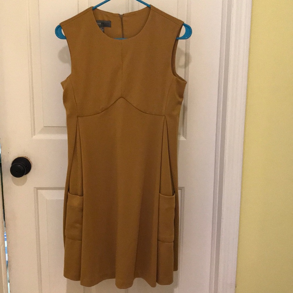 Donna RICO gold dress w/ pockets - size 4